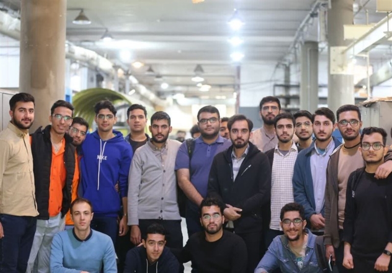 بازدید از صنایع در “صمت انقلاب”/ تربیت راویان راهیان پیشرفت