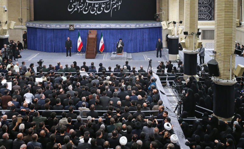 گزارش تصویری از حضور و سخنرانی رهبر انقلاب در مراسم عزاداری شهادت امام رضا(ع)