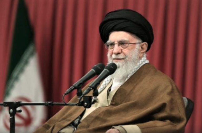 تلاش دشمن برای شکست انقلاب با شیوه های نرم افزاری + فیلم