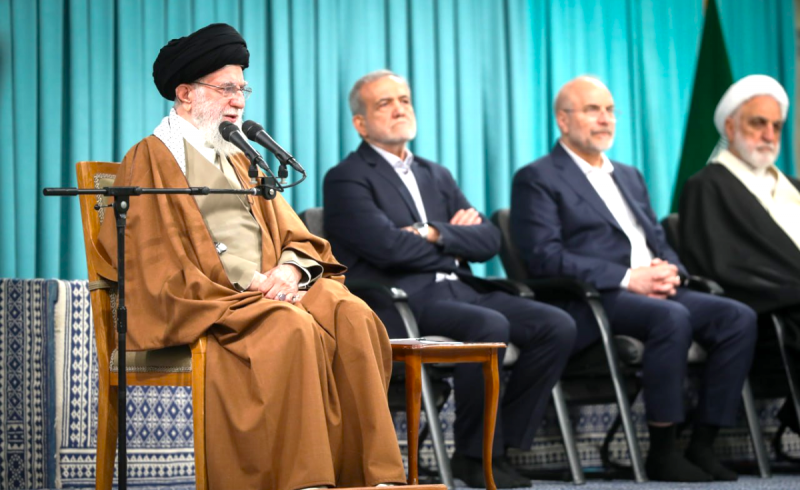 واکنش کاربران فضای مجازی به سخنان رهبر انقلاب در نماز عید فطر + تصاویر