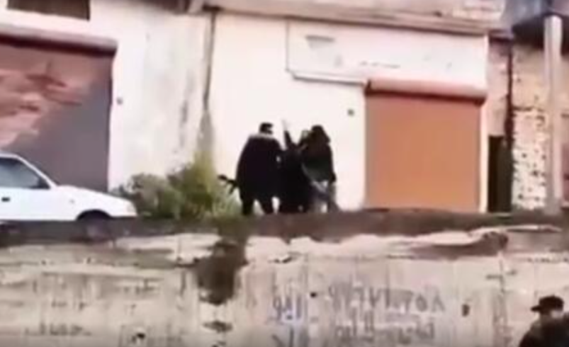 اعدام خیابانی شهروندان سوری به دست نیروهای الجولانی + فیلم