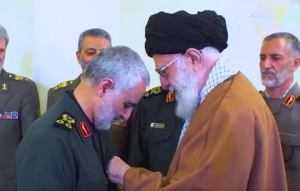 تصاویری متفاومت از حضور شهید سلیمانی در محضر رهبر انقلاب