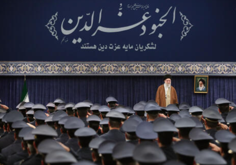 پنجره متفاوتی از دیدار فرماندهان نیروی هوایی با رهبر انقلاب + فیلم