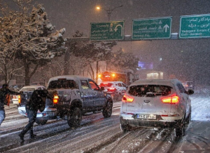 تهران در روز آفتابی تعطیل و در برف روز کاری