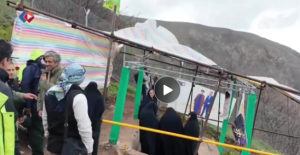 حضور خانواده شهید رئیسی در محل سقوط بالگرد + فیلم