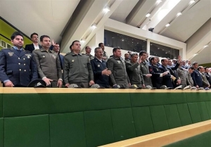 جمعی از فرماندهان ارتش در مجلس حضور یافتند
