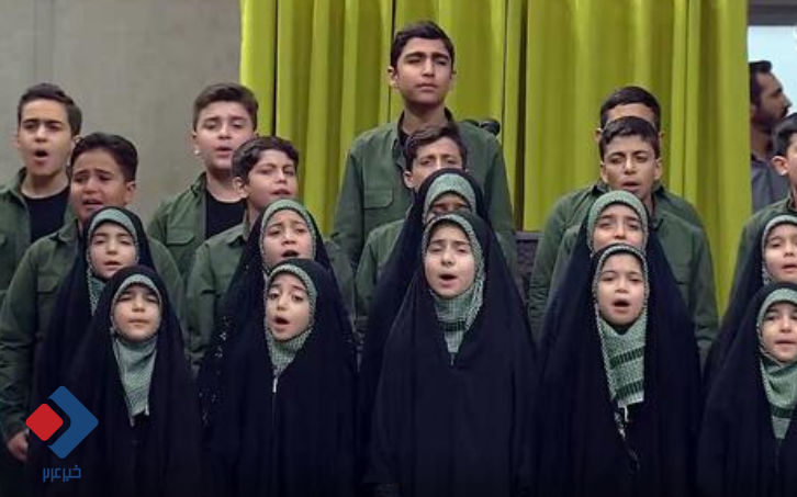 لحظاتی از سرودخوانی دانش‌آموزان در دیدار با رهبر انقلاب + فیلم