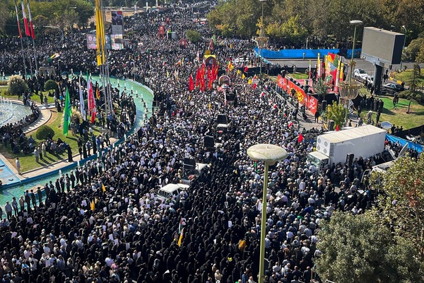 سنگ تمام اصفهانی‌ها در تشییع سرلشکر شهید نیلفروشان