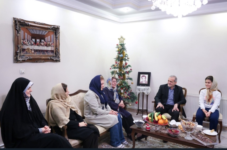 حضور پزشکیان در منزل ۲ شهید مسیحی