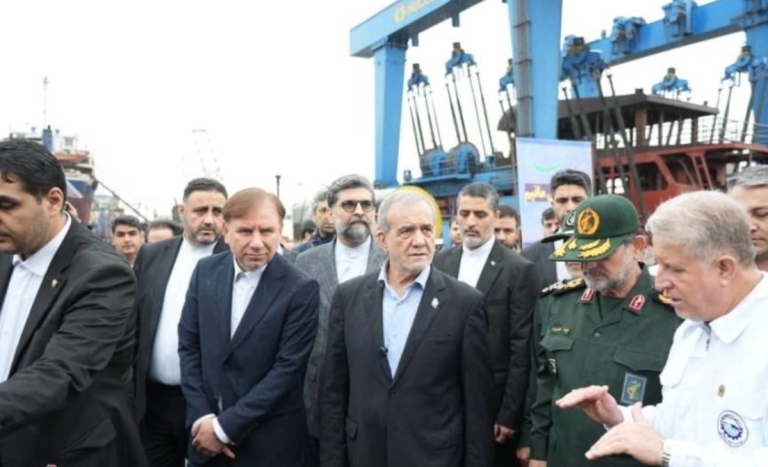 پزشکیان به کشتی‌سازی رفت/ ۱۰ شناور به آب انداخته شد