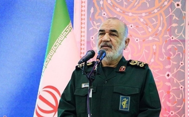 سرلشکر سلامی: محکم در مقابل دشمنان ایستاده‌ایم