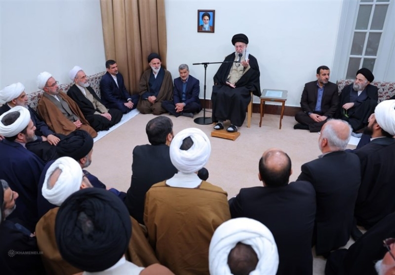رهبر انقلاب: حوزه علمیه وام‌دار آیت‌الله جوادی آملی است