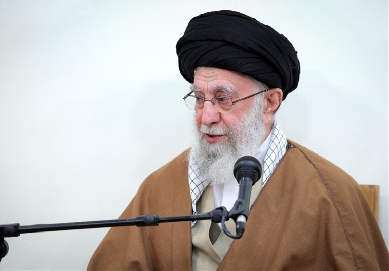 رهبر انقلاب: خط ائمه «خط ایستادگی و استقامت» است