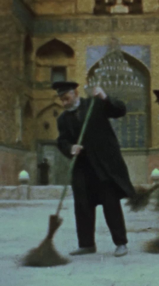 دامن آلوده و روی سیاه آورده ام