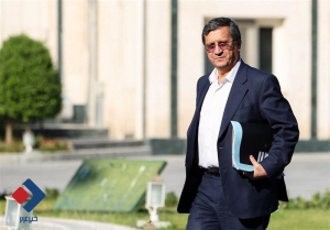 همتی: تعرفه واردات آیفون بیشتر از ۳۰درصد نیست