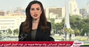 لحظه حمله اسرائیل به ستاد کل ارتش جولانی در پخش زنده اخبار سوریه