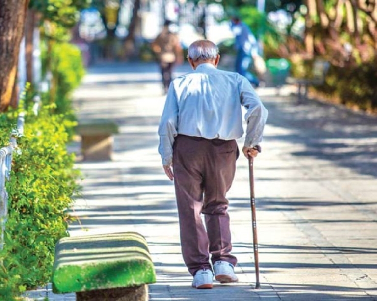 پیری در انزوای خاموش!