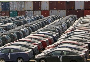 واردات ۱ خودرو به ازای سرمایه گذاری ۳۰۰ هزار دلاری در ایران