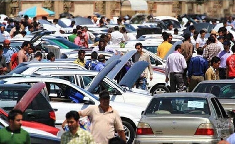 بازار خودرو در بن‌بست تصمیم‌گیری؛ سردرگمی مردم میان شورای رقابت و سازمان حمایت