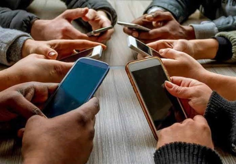 جولان آیفون قاچاق با رمز رجیستری مسافری/ستاد مبارزه با کالای قاچاق شفاف سازی کند