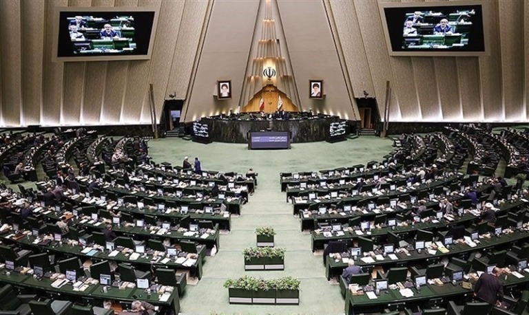 نمایندگان مجلس: انحلال بانک آینده گام بزرگی برای مقابله با مافیای ثروت بود