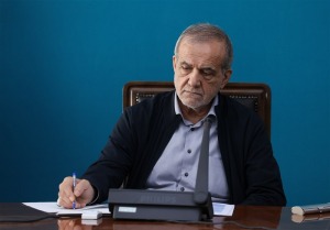 انتقاد رئیس‌جمهور از تعدد مجوزها و رانت ارزی/ صدهامیلیون دلار با انفعال مدیریتی صرف آیفون شد