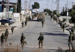 یورش گسترده صهیونیستها به کرانه باختری/ بازداشت ۵۰ فلسطینی