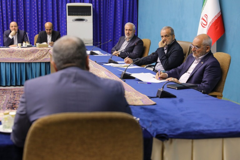 تاکید رئیس‌جمهور بر تسریع در ساخت نیروگاه‌های خورشیدی