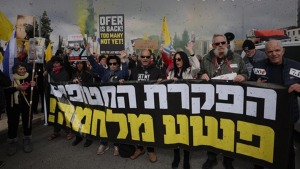 معترضان اسرائیلی خانه ۲۶ وزیر و نماینده را محاصره کردند