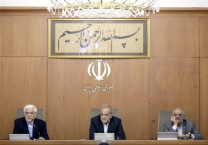 پزشکیان و عارف به مجلس می‌روند