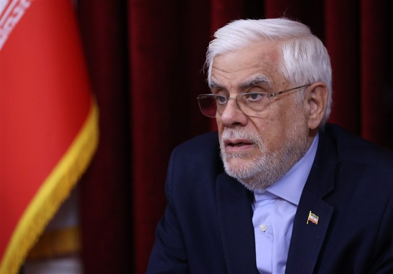 عارف: می‌توان ایران را به هاب منطقه فناوری اطلاعات تبدیل کرد