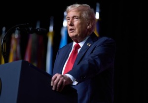 ترامپ: ممکن است مذاکراتی با مادورو داشته باشیم/ هر کشوری با روسیه تجارت کند تحریم می‌کنیم