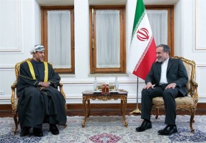 تقدیم رونوشت استوارنامه سفرای عمان و امارات به عراقچی