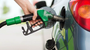 مهاجرانی: قیمت بنزین سهمیه‌ای تا پایان سال تغییر نخواهد کرد