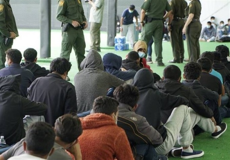 آمریکا گرین‌کارت مهاجران ۱۹ کشور از جمله ایران را بازبینی می‌‌کند