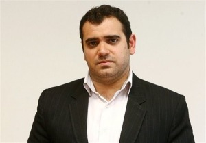 القاعده از در پشتی