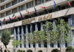 رسیدگی به عدم واریز کامل مابه‌التفاوت خوراک نفت به خزانه