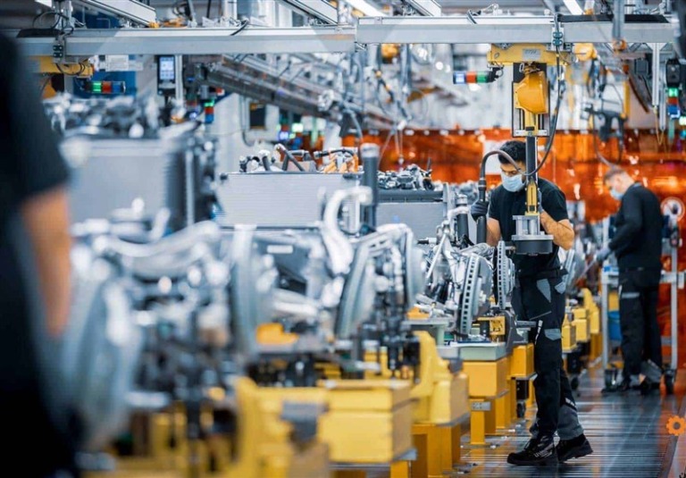 تولید در ایران؛ سه‌گانه‌ی تضعیف‌کننده ارزی، مزدی و مالیاتی