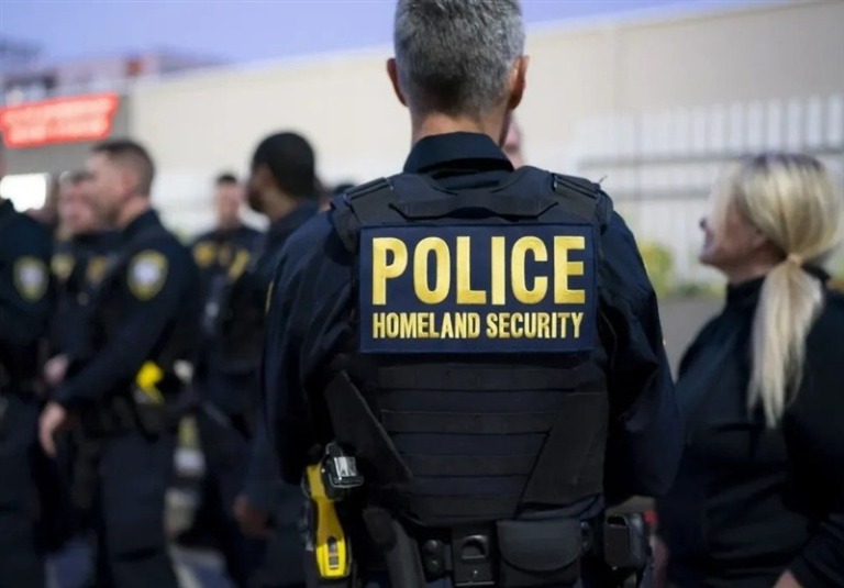 یک نفر مقابل ۱۸ هزار نفر؛ بازداشت افغان‌ها در آمریکا سیاسی است؟