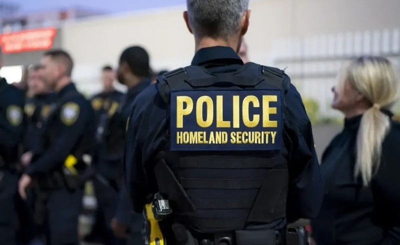 یک نفر مقابل ۱۸ هزار نفر؛ بازداشت افغان‌ها در آمریکا سیاسی است؟