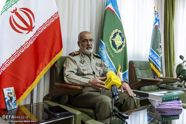 معاون ارتش: هنر فرماندهی رهبر انقلاب نقشه دشمن را به‌هم ریخت