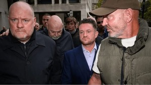 اسلام‌ستیز معروف انگلیسی در امارات چه می‌کند؟