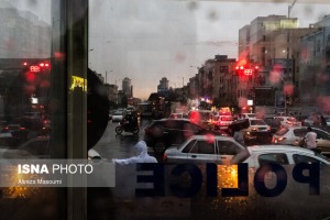 برخورد پلیس با تردد وسایل نقلیه سنگین و کامیون در پایتخت به قوت خود باقی است/ لغزندگی در معابر شمالی تهران