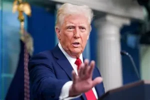 اذعان نظرسنجی ها به زوال مشروعیت ترامپ