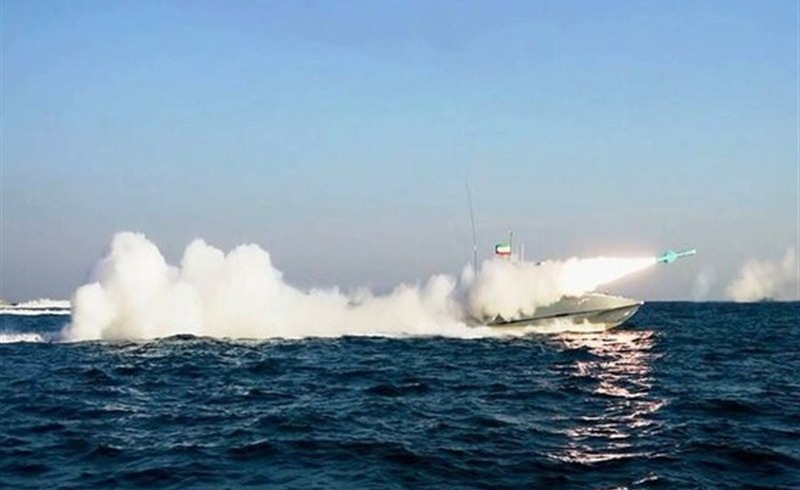 شلیک همزمان موشک‌های بالستیک و کروز سپاه در رزمایش اقتدار