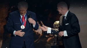 تهدید پس گرفتن جایزه صلح فیفا از ترامپ