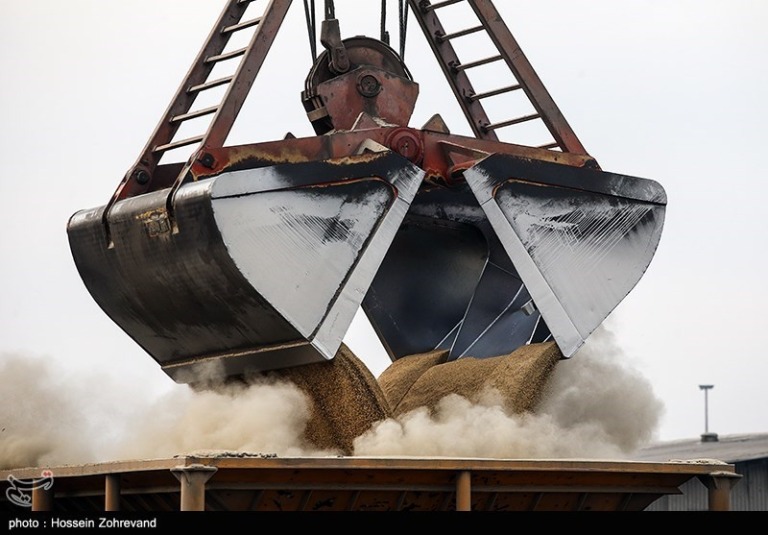 کشتی‌های حامل کالا‌های اساسی ۲۴ ساعته تخلیه می‌شوند