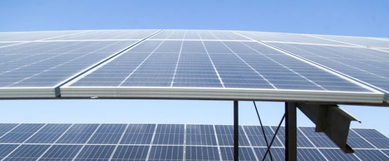 احداث نیروگاه خورشیدی امکان درآمد مضاعف برای صاحبان صنایع فراهم می کند