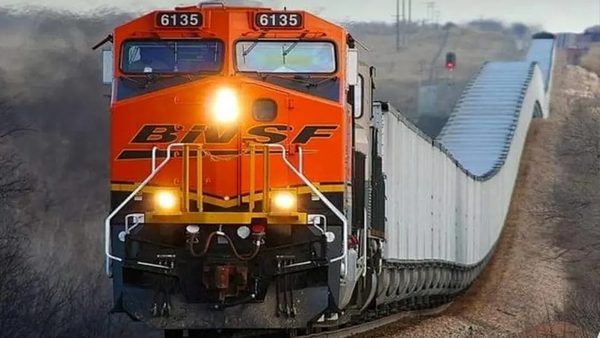 نخستین قطار کامل باری ایران روی ریل افتاد