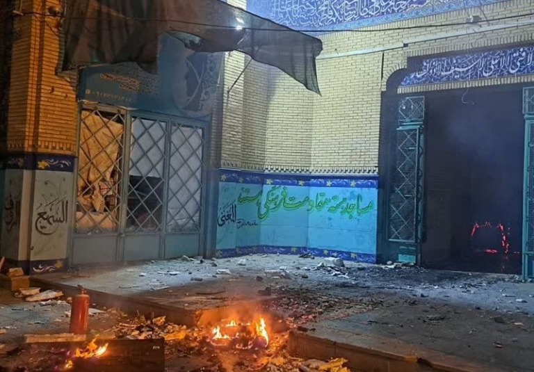 حمله وحشیانه اغتشاشگران به مسجد جامع اندیشه
